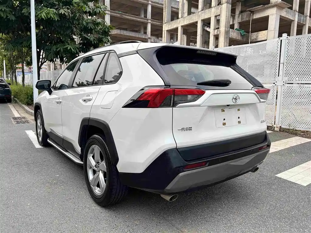 Toyota RAV4 — миниатюра 3