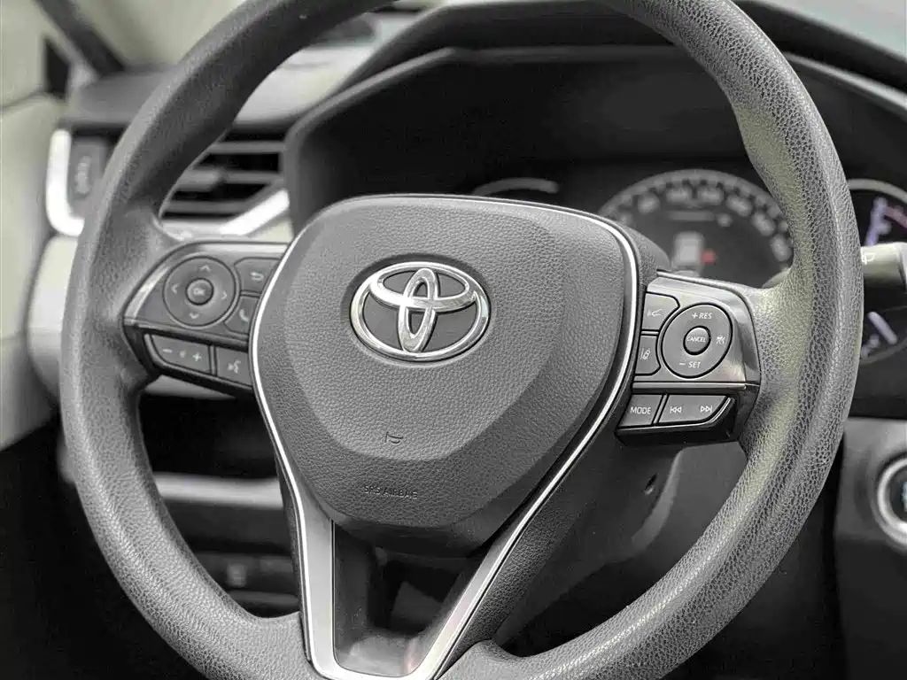 Toyota RAV4 — миниатюра 13