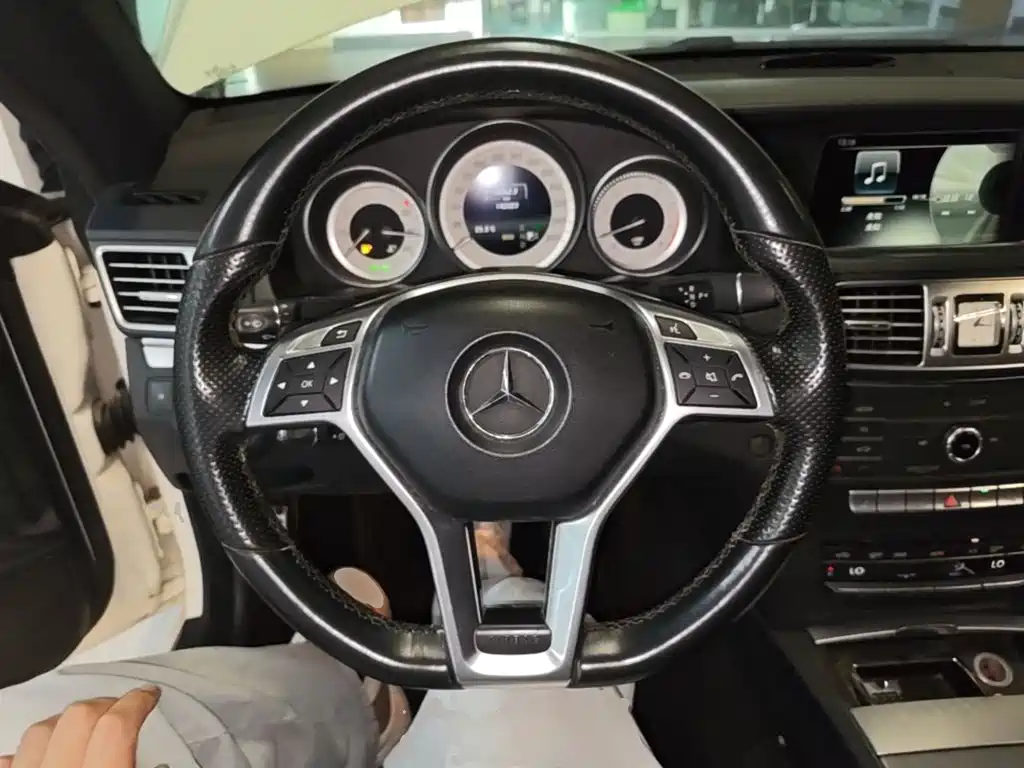 Mercedes-Benz E-Class (Import) — миниатюра 11