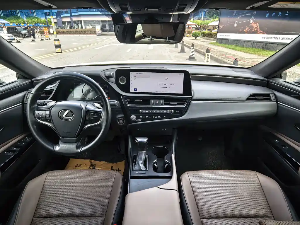 Lexus ES — миниатюра 13