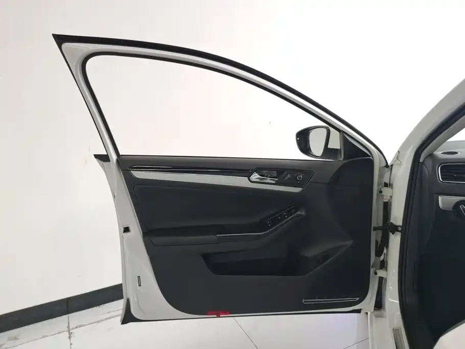 Volkswagen Sagitar — миниатюра 7