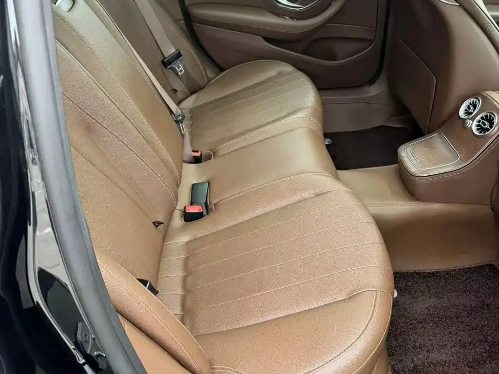 Mercedes-Benz E-Class — миниатюра 5