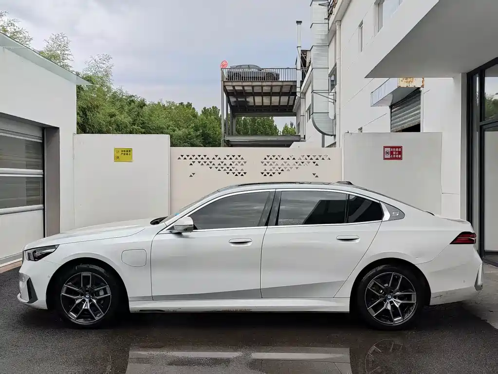 BMW i5 — миниатюра 3