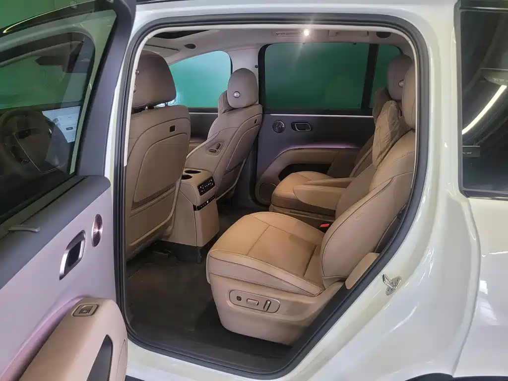Li Auto i8 2025 Standard
