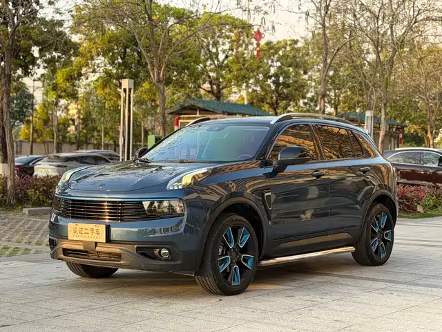 2018 Lynk & Co 01