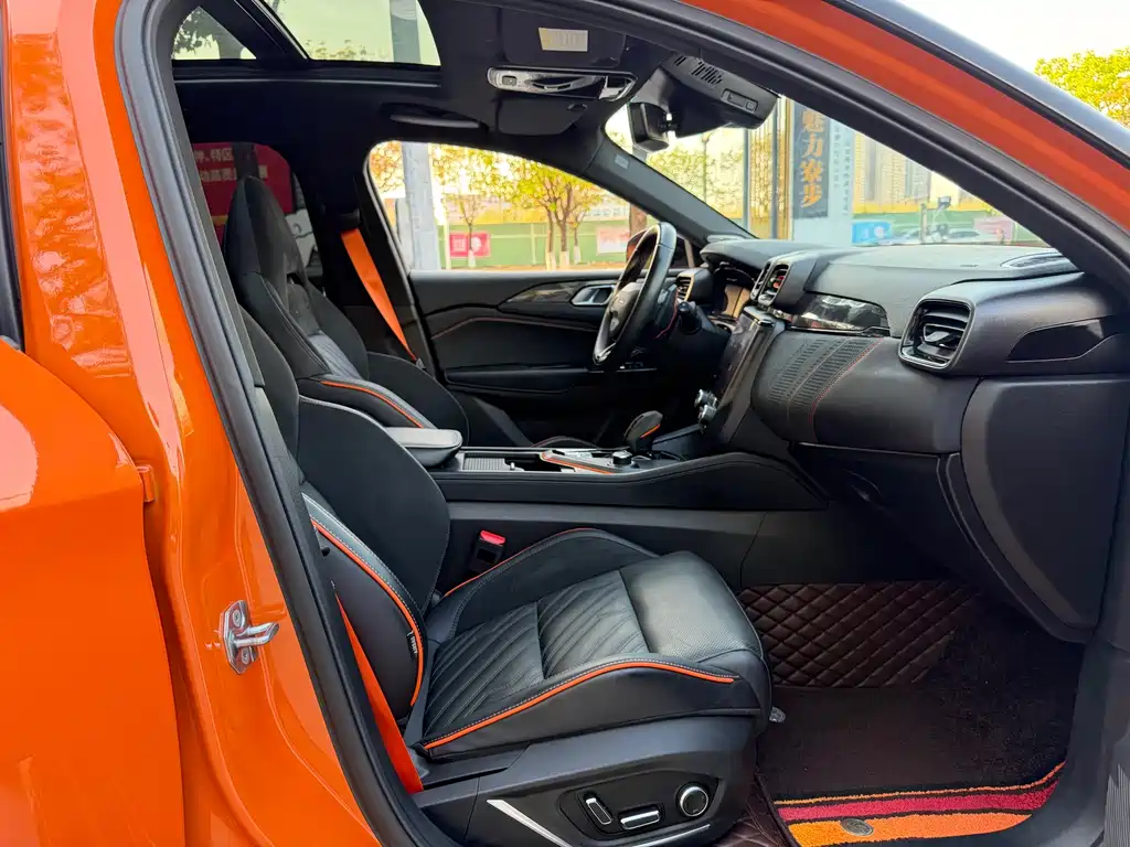 LYNK & CO. 02 HATCHBACK