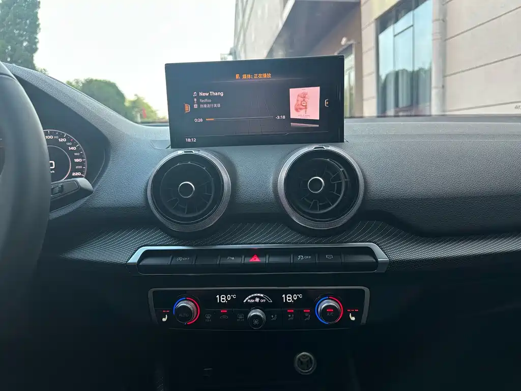 Audi Q2L 2022 35 TFSI Luxury