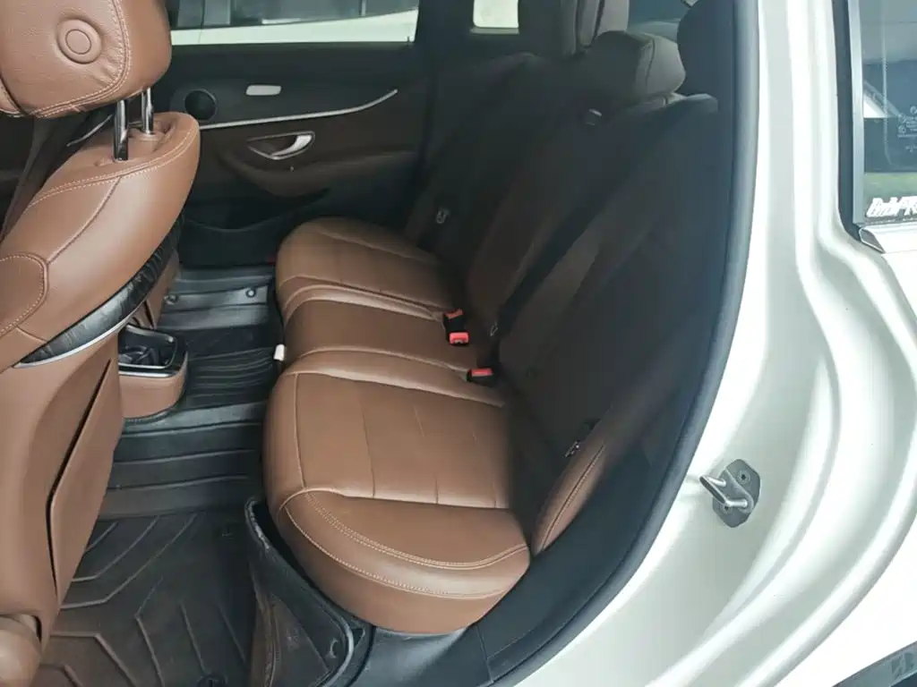 Mercedes-Benz E-Class — миниатюра 17