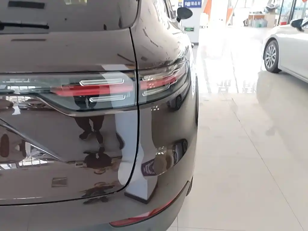 Porsche Cayenne — миниатюра 8