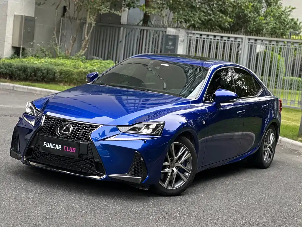 LEXUS IS