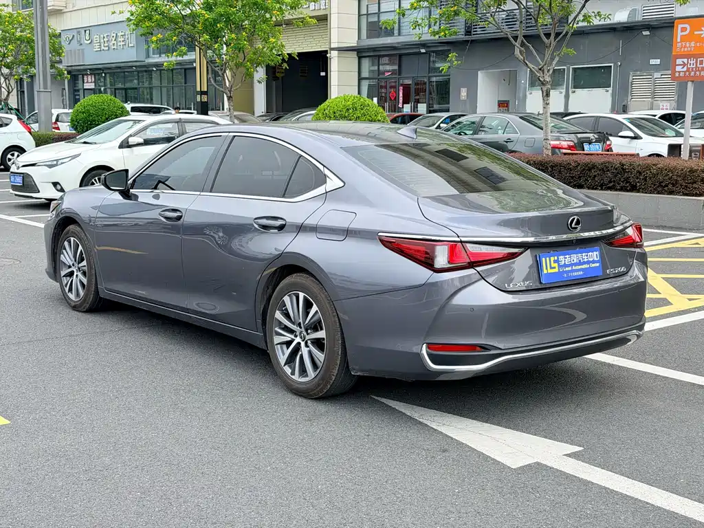 Lexus ES 2020 200