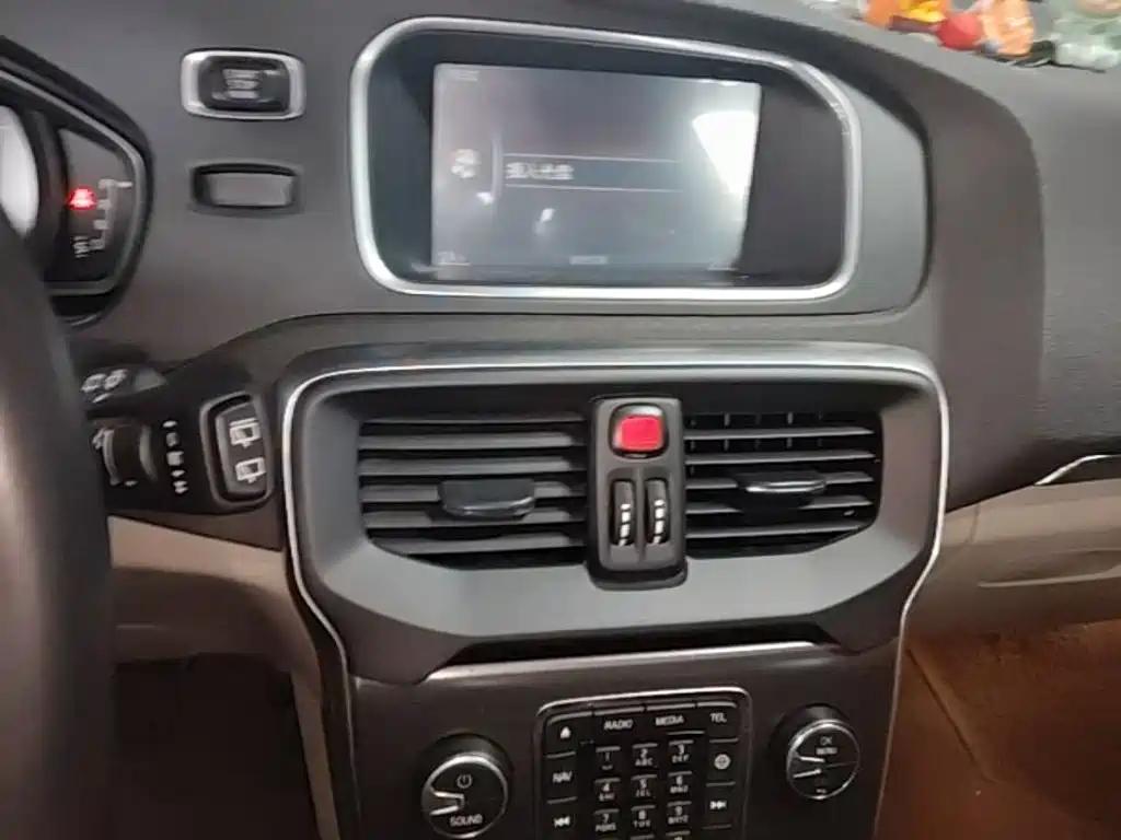 Volvo V40 — миниатюра 13