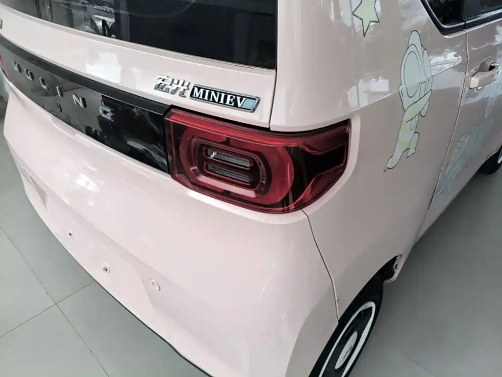 Wuling MINIEV — миниатюра 8