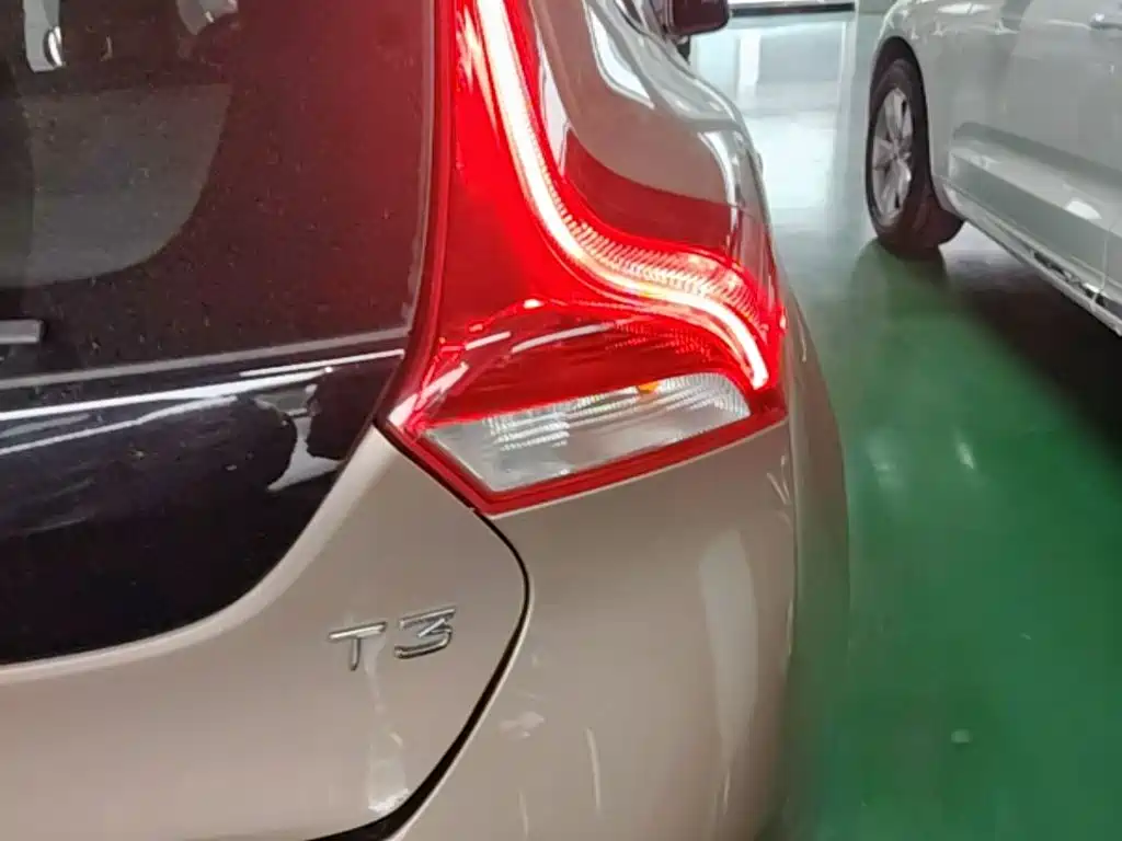 Volvo V40 — миниатюра 8