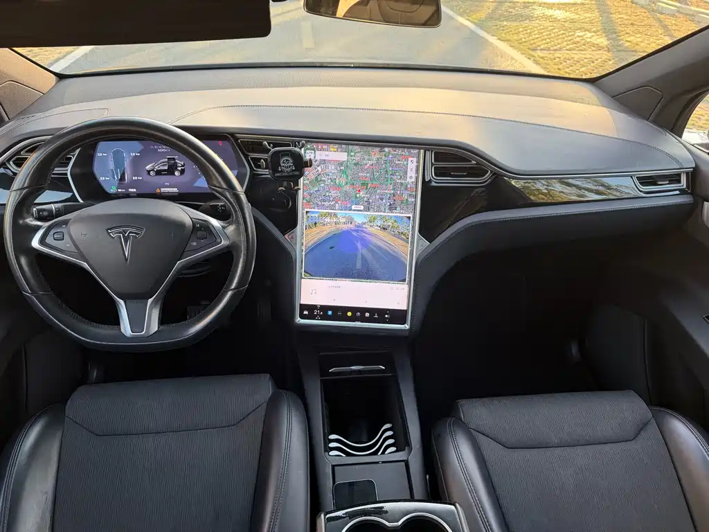 TESLA MODEL X