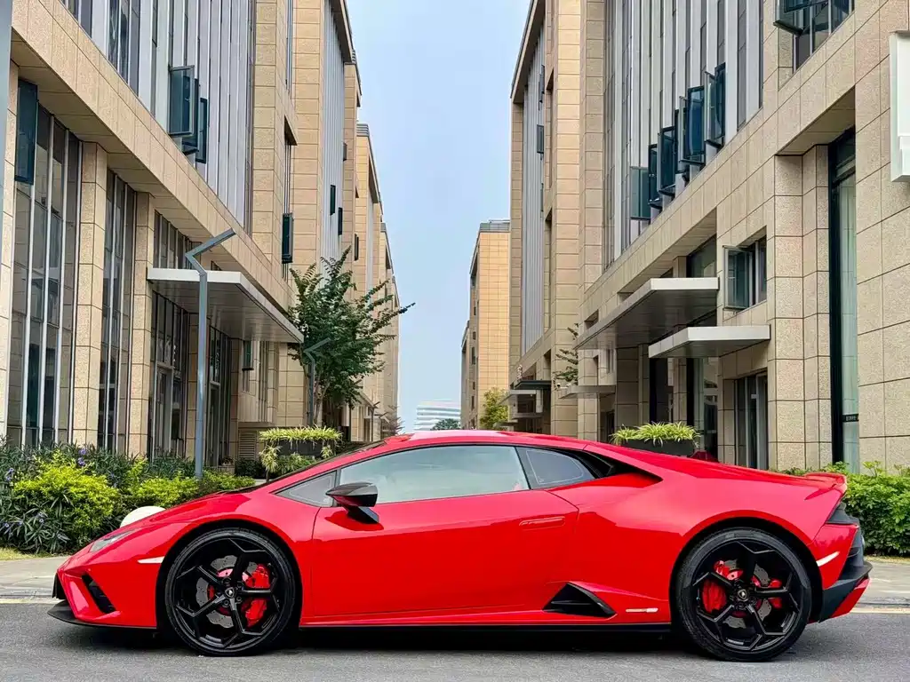 LAMBORGHINI HURACÁN
