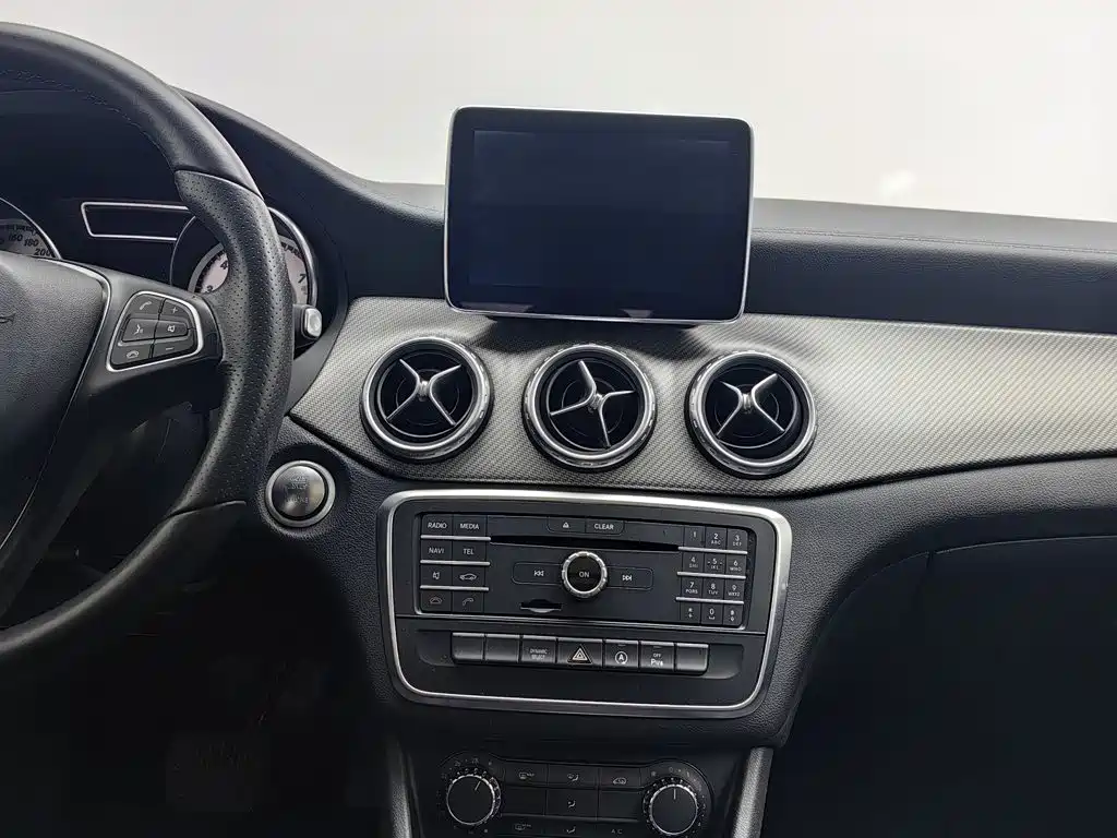 Mercedes-Benz GLA — миниатюра 12