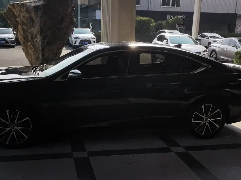 Lexus ES — миниатюра 3
