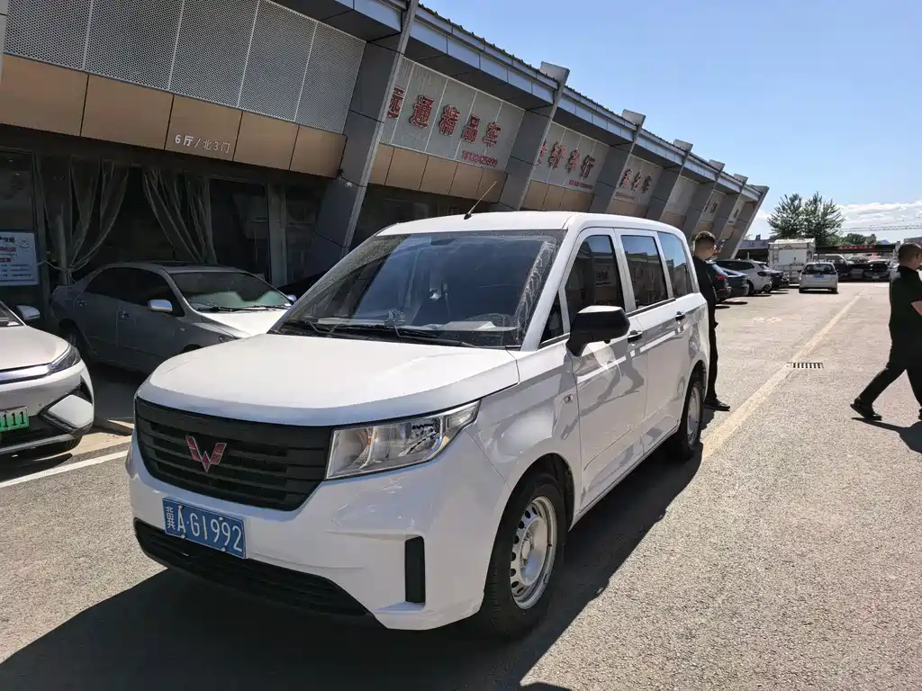 Wuling Hongguang Plus PLUS 2020 1.5L MT 5 мест