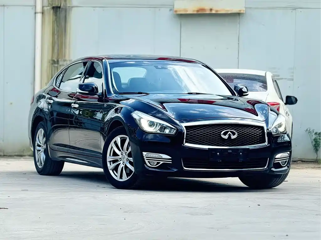 INFINITI Q70