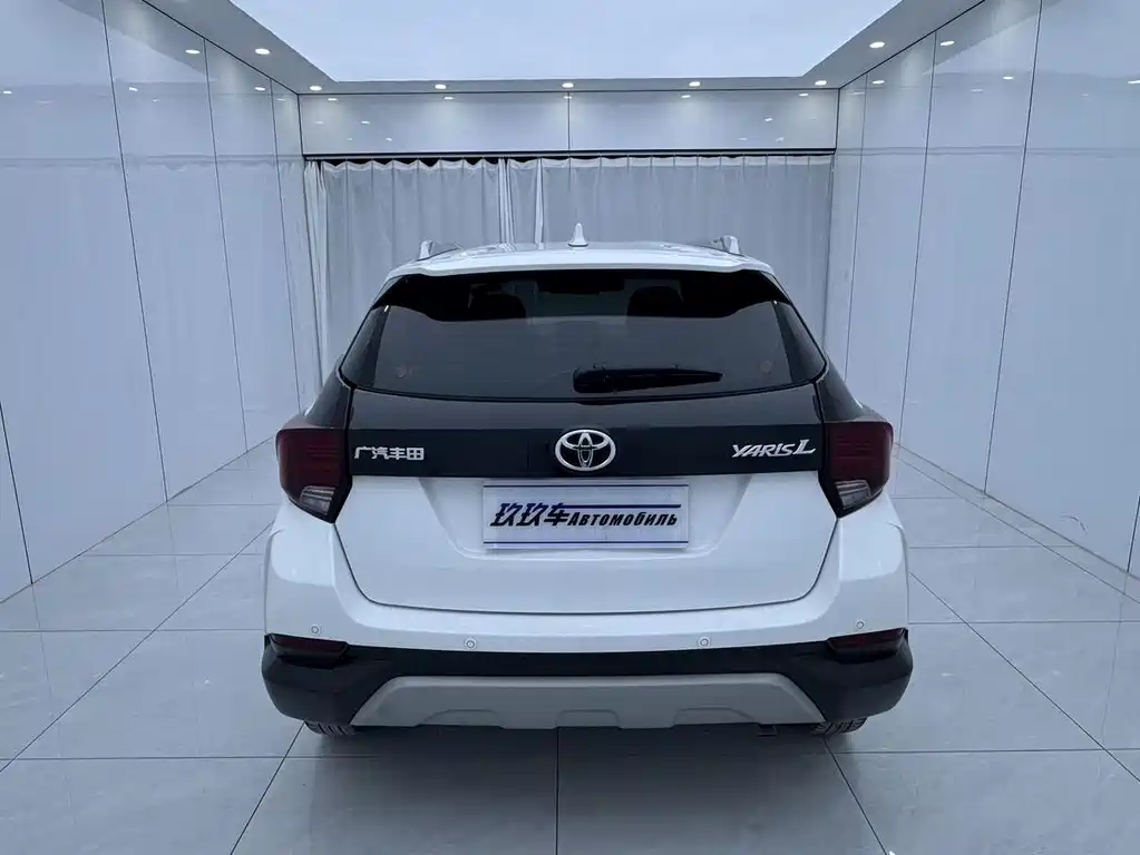 Toyota Yaris L 2022 — фото 5