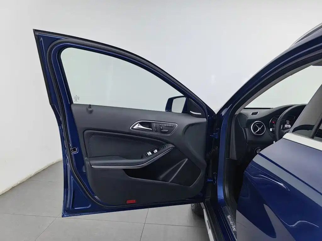 Mercedes-Benz GLA — миниатюра 8