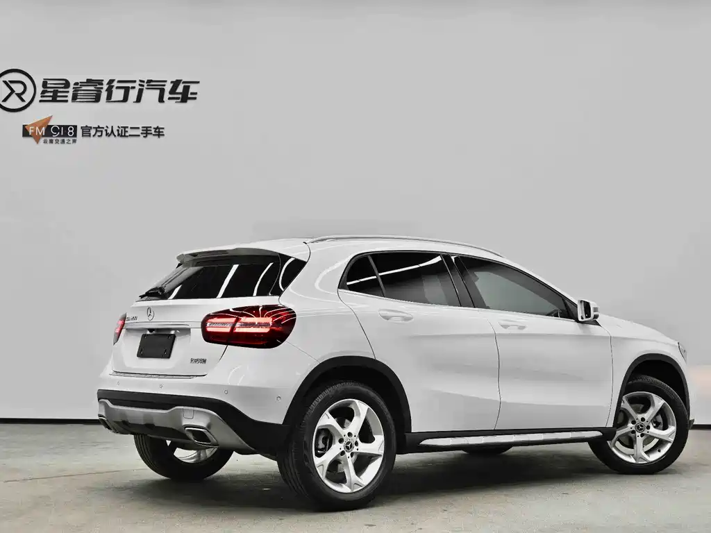 MERCEDES-BENZ GLA
