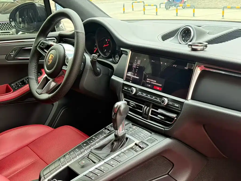 Porsche Macan — миниатюра 6