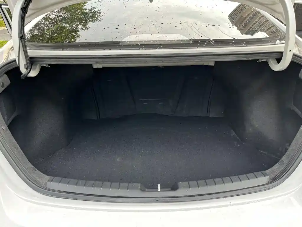 Hyundai Elantra — миниатюра 18