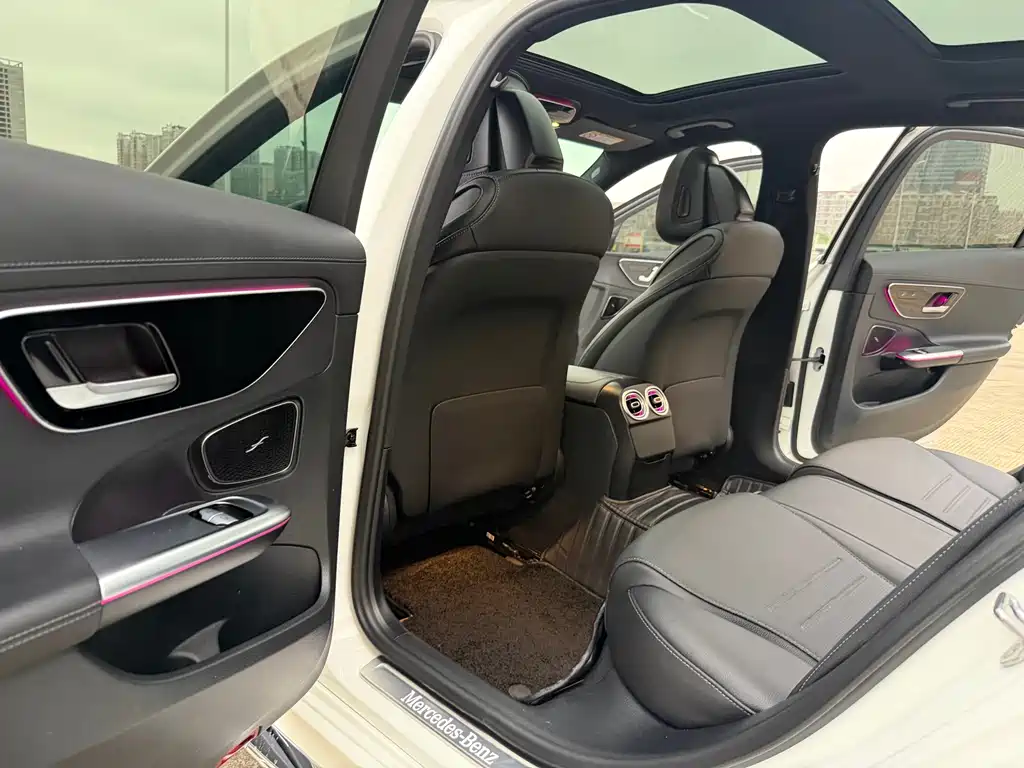 Mercedes-Benz C-Class 2023 — фото 19