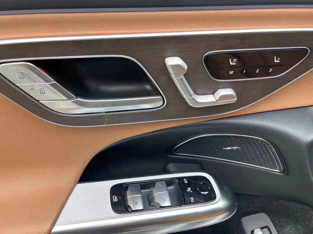 Mercedes-Benz E-Class — миниатюра 4