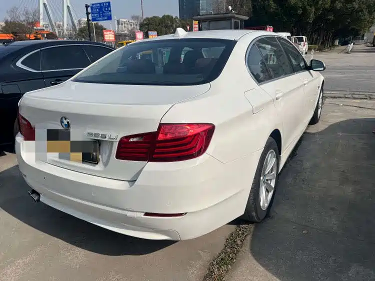 BMW 5 Series — миниатюра 5