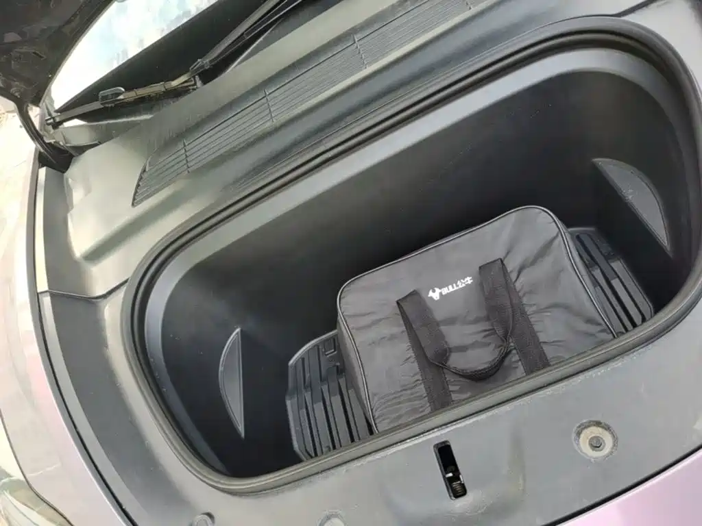 Tesla Model Y — миниатюра 20