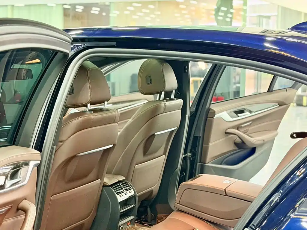 BMW 5 Series — миниатюра 9