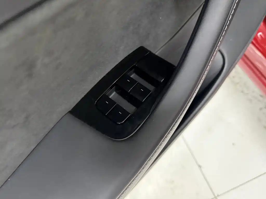 Tesla Model 3 — миниатюра 9