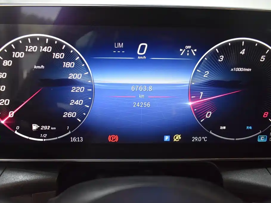 Mercedes-Benz GLC 2023 Белый из Китая, фото 3