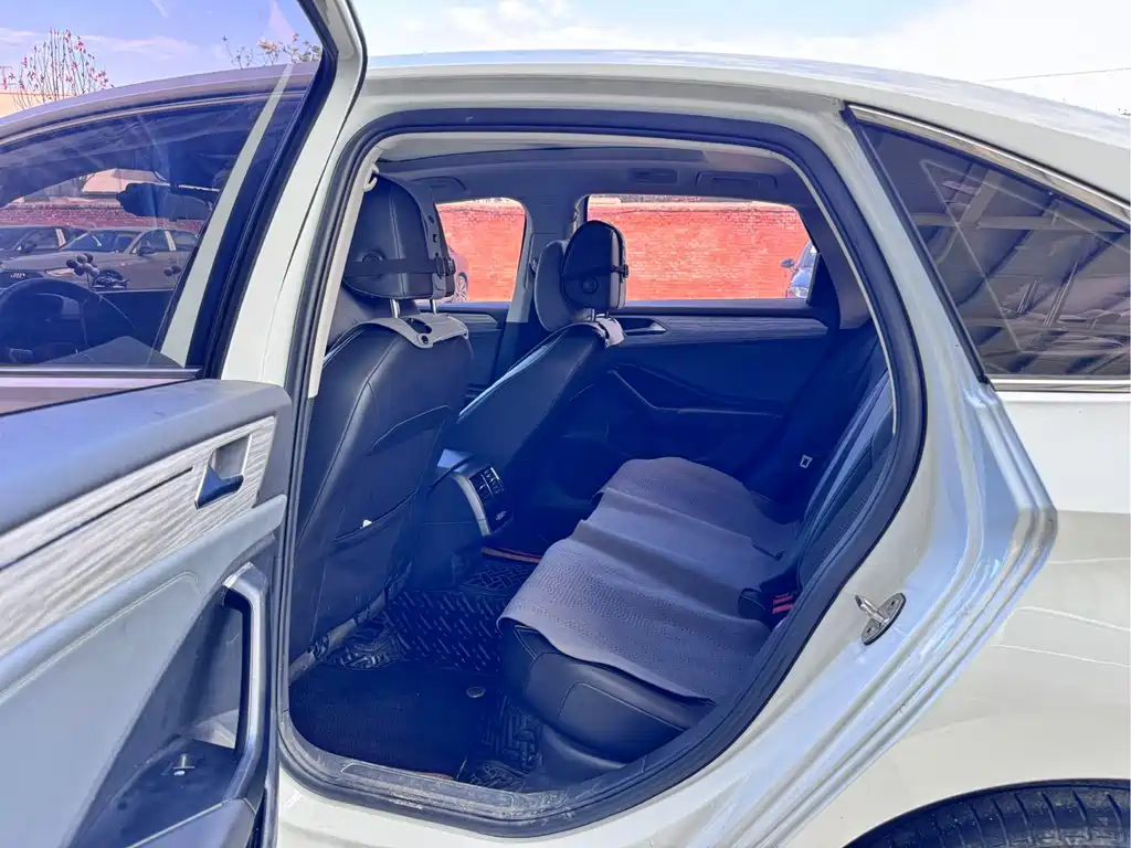Volkswagen Sagitar — миниатюра 6