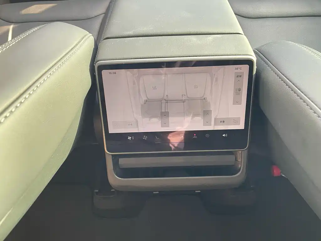 Tesla Model Y — миниатюра 15