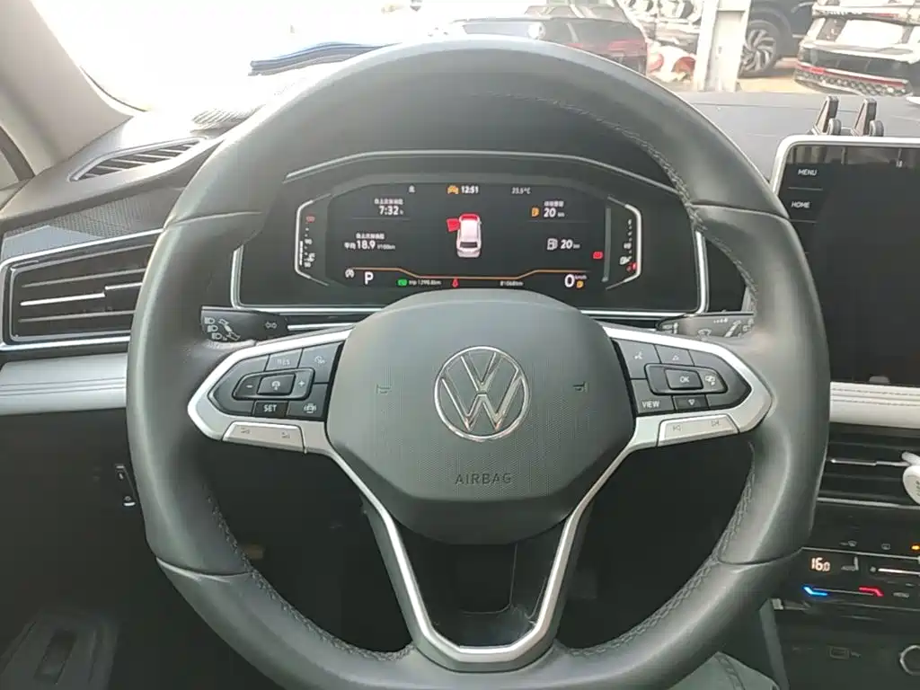 Volkswagen Tiguan L 2024 — фото 10