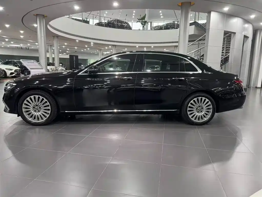 Mercedes-Benz E-Class — миниатюра 2