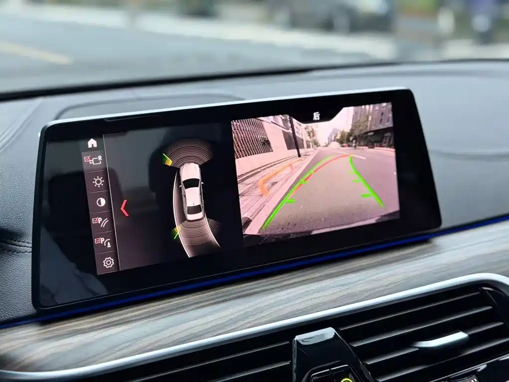 BMW 5 Series New Energy — миниатюра 13