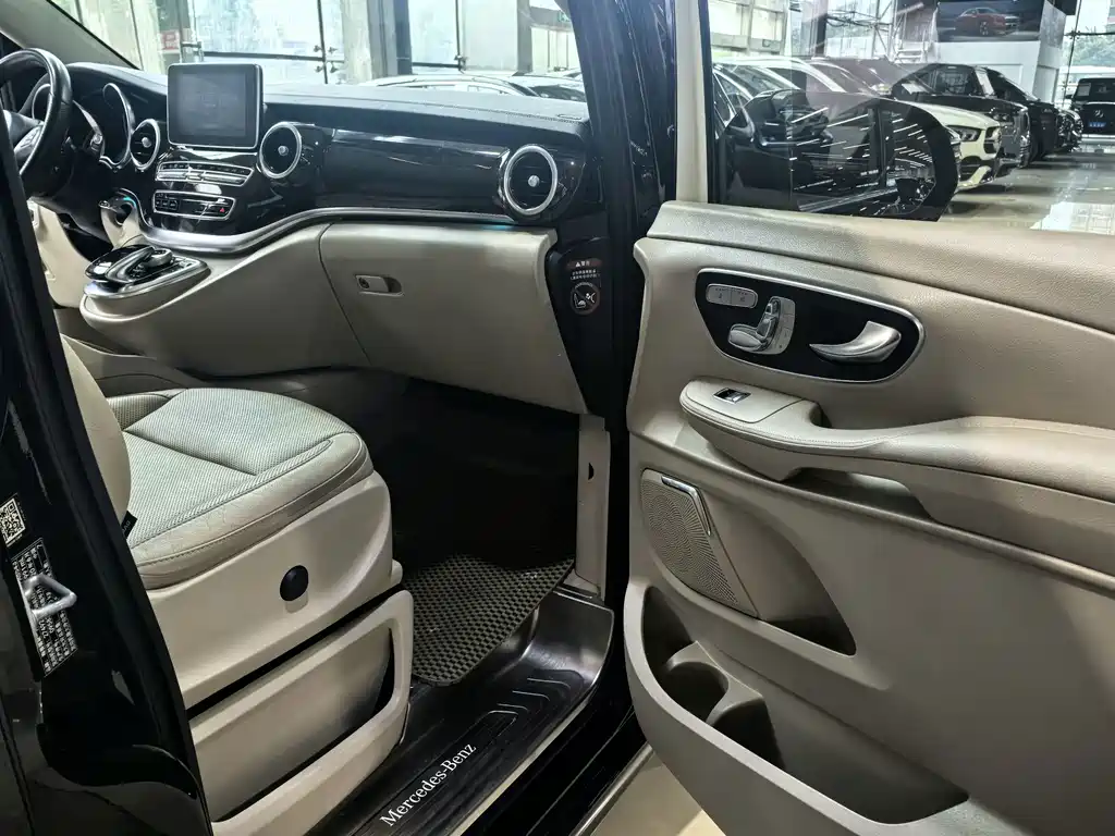 Mercedes-Benz V-Class — миниатюра 10