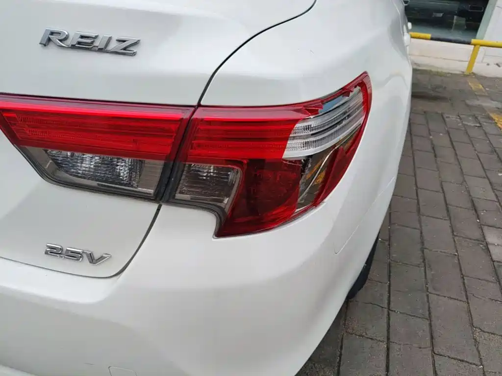 Toyota Reiz — миниатюра 8