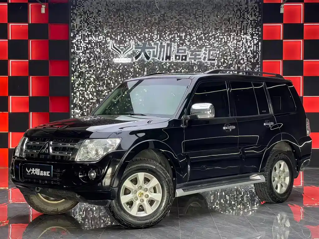 Mitsubishi Pajero (Import) 2014