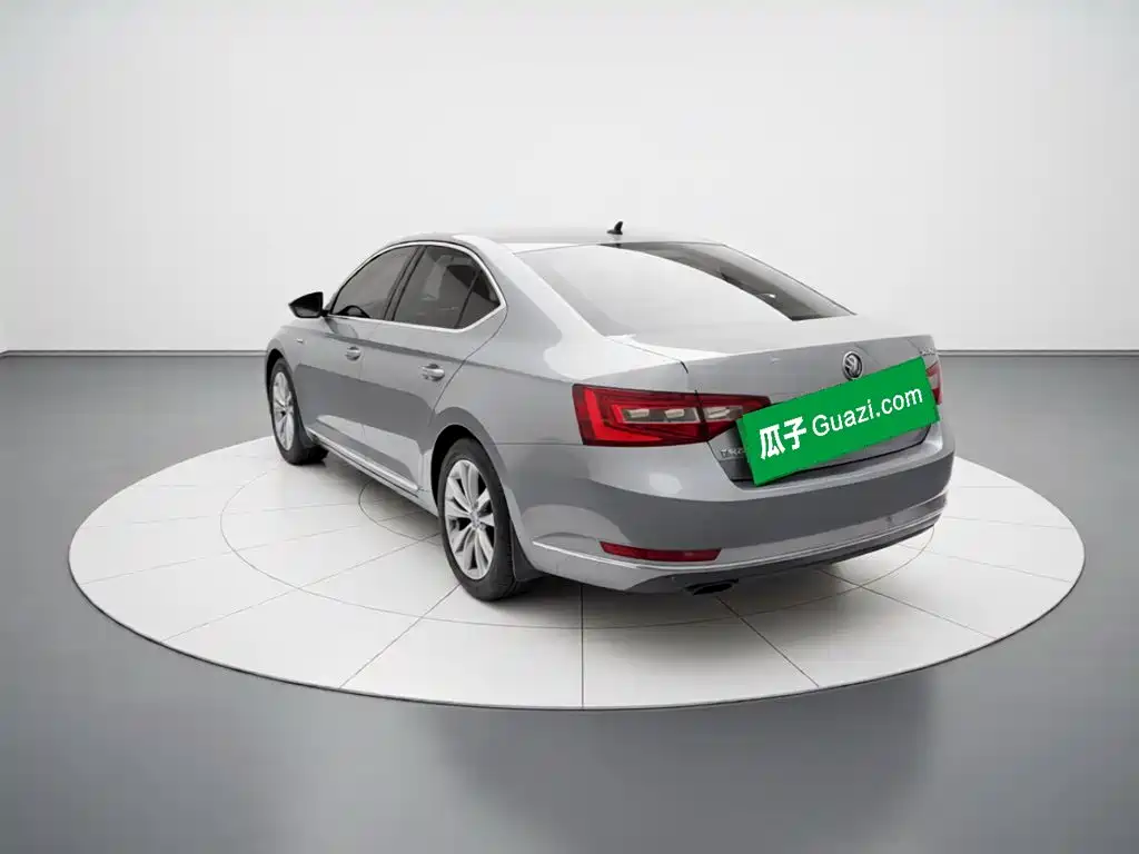 Skoda Superb — миниатюра 4