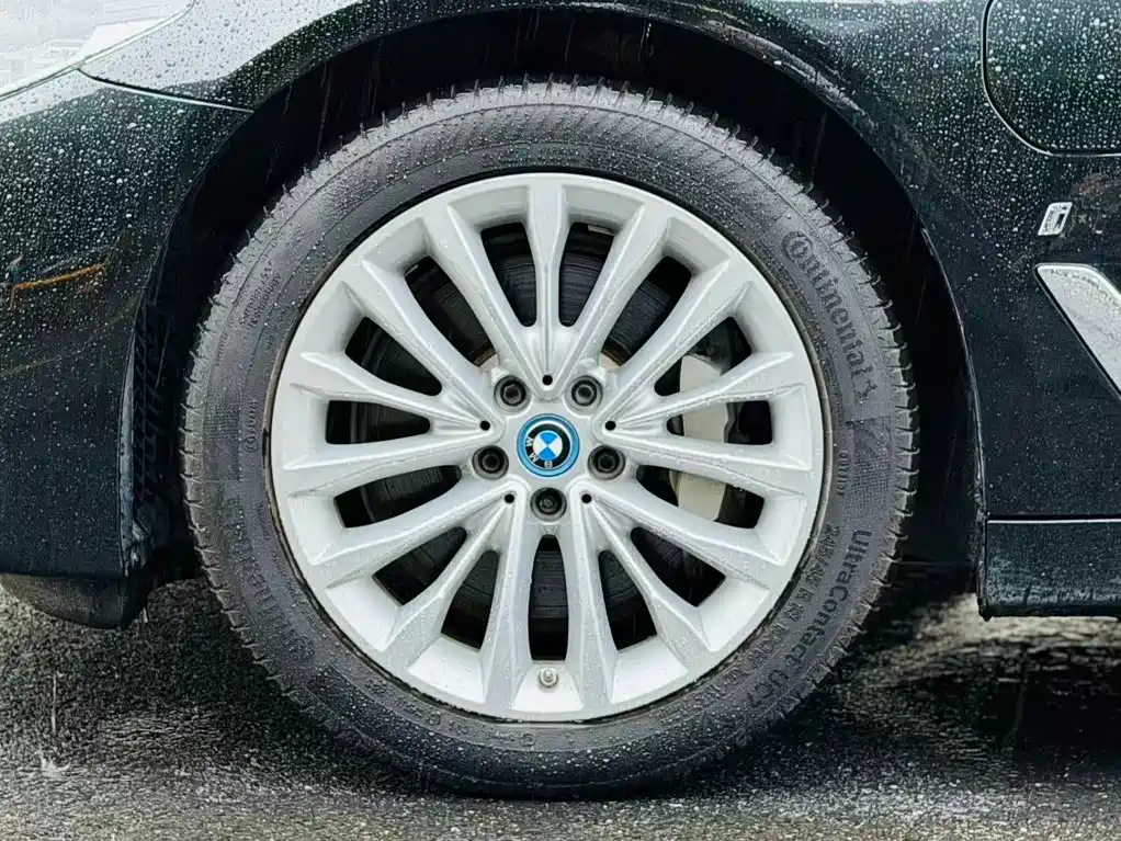BMW 5 Series New Energy — миниатюра 7