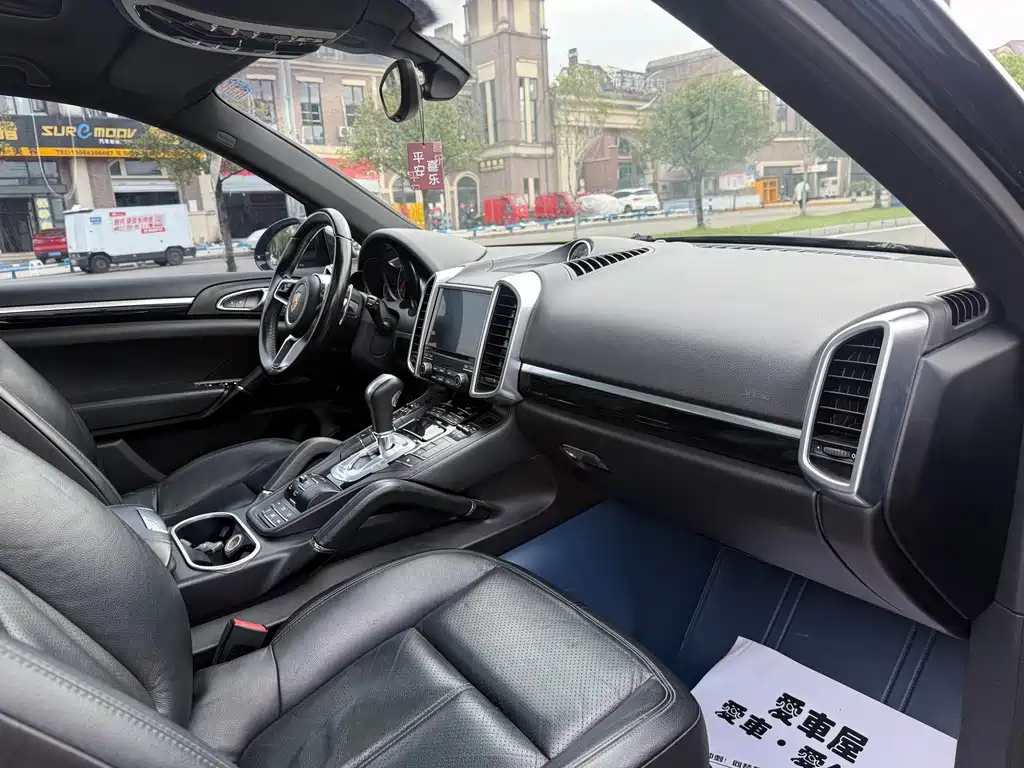 Porsche Cayenne — миниатюра 10