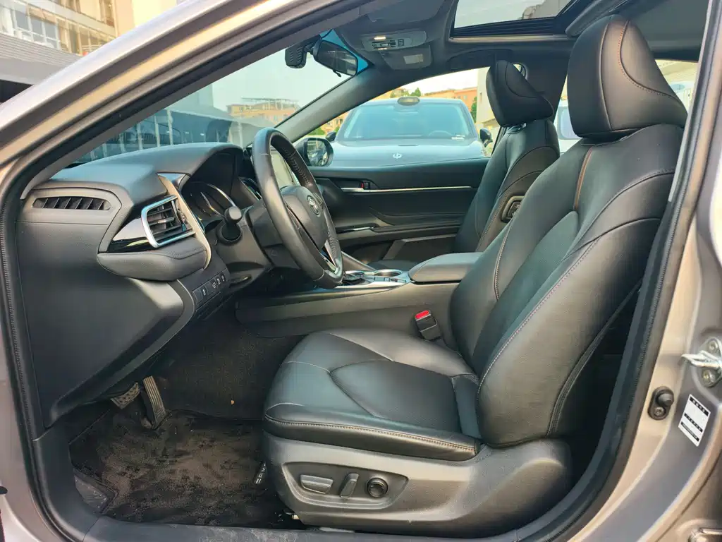 Toyota Camry — миниатюра 11