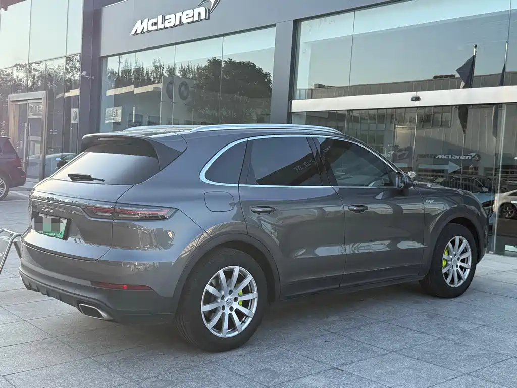 Porsche Cayenne Hybrid — миниатюра 11