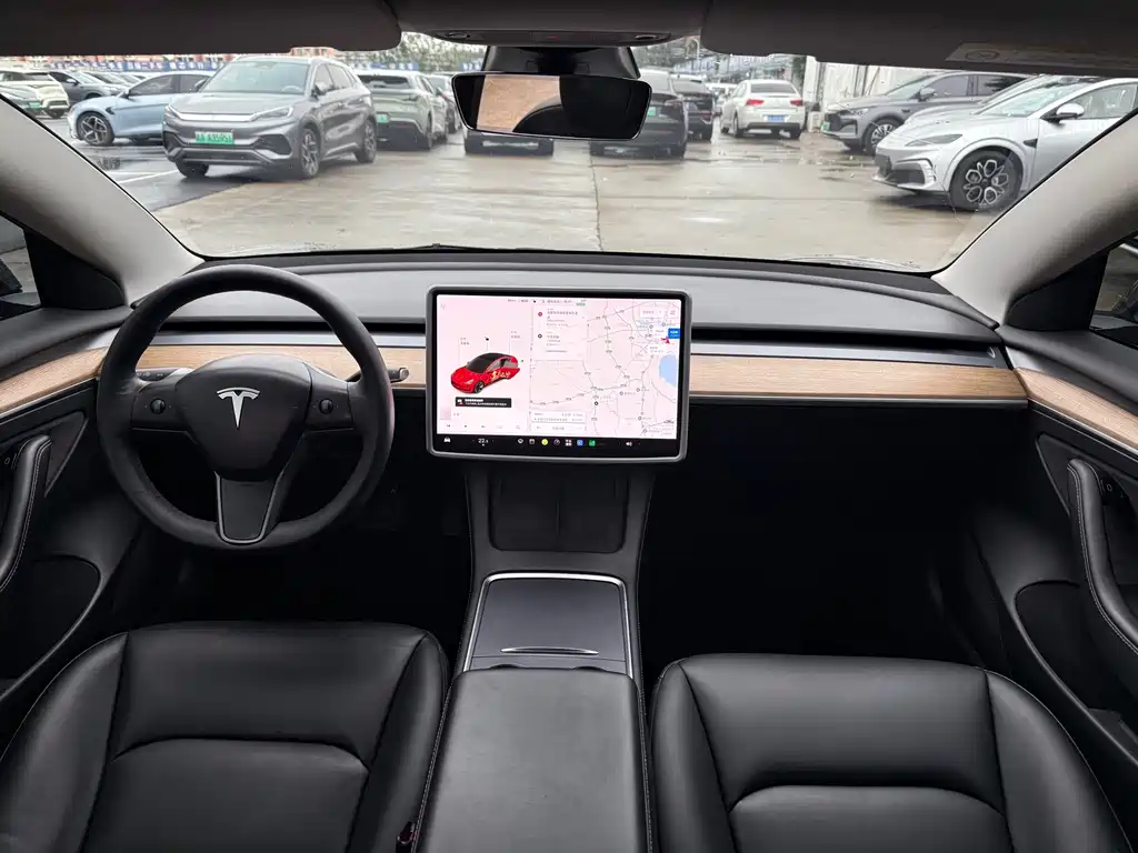 Tesla Model 3 — миниатюра 6